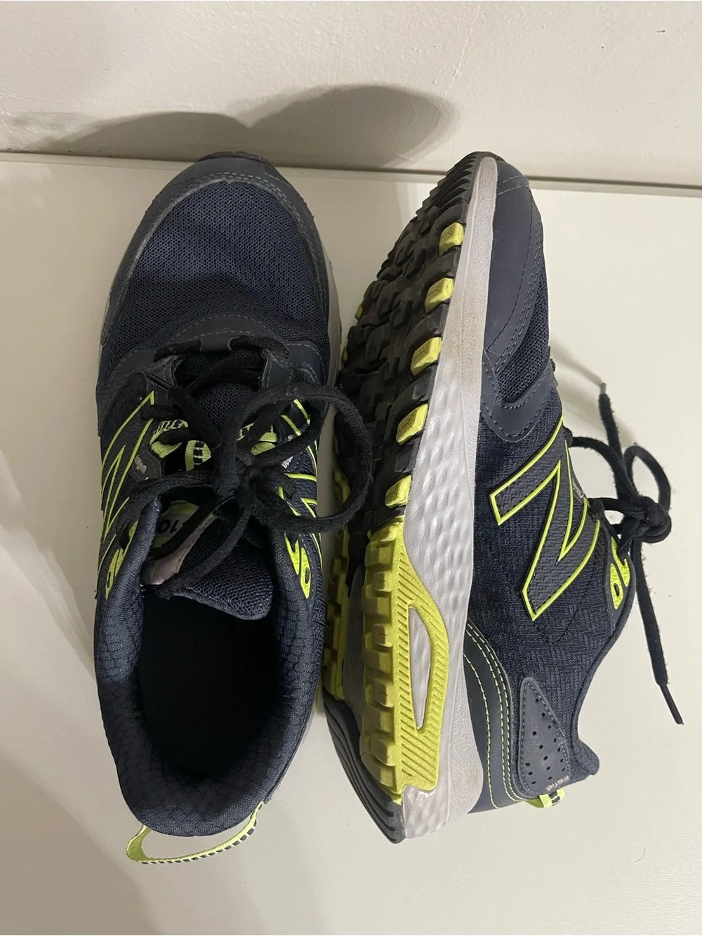 New Balance Women's Navy and Neon Yellow Lace-Up Sneakers Size 8